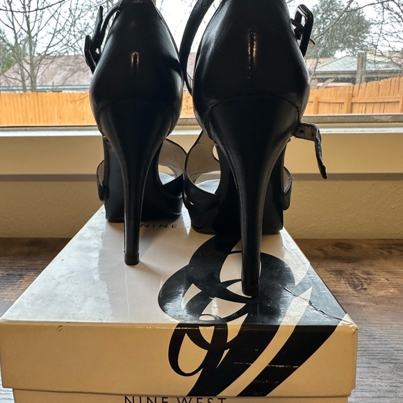 Nine West Platform Strap On Heels - Picture 9 of 9